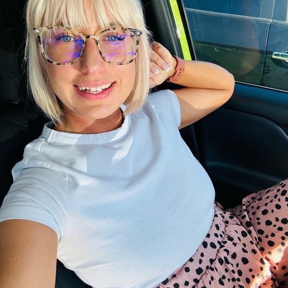 Meet your Posher, Becca - Picture 1 of 1